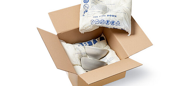 
			Two bowls are protected inside a box with FOAMplus Mini foam cushions